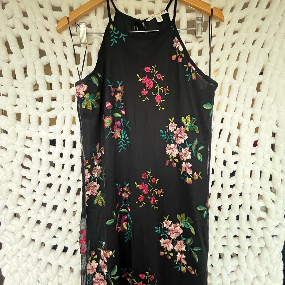 EMBROIDERED HALTER NECK MAXI
